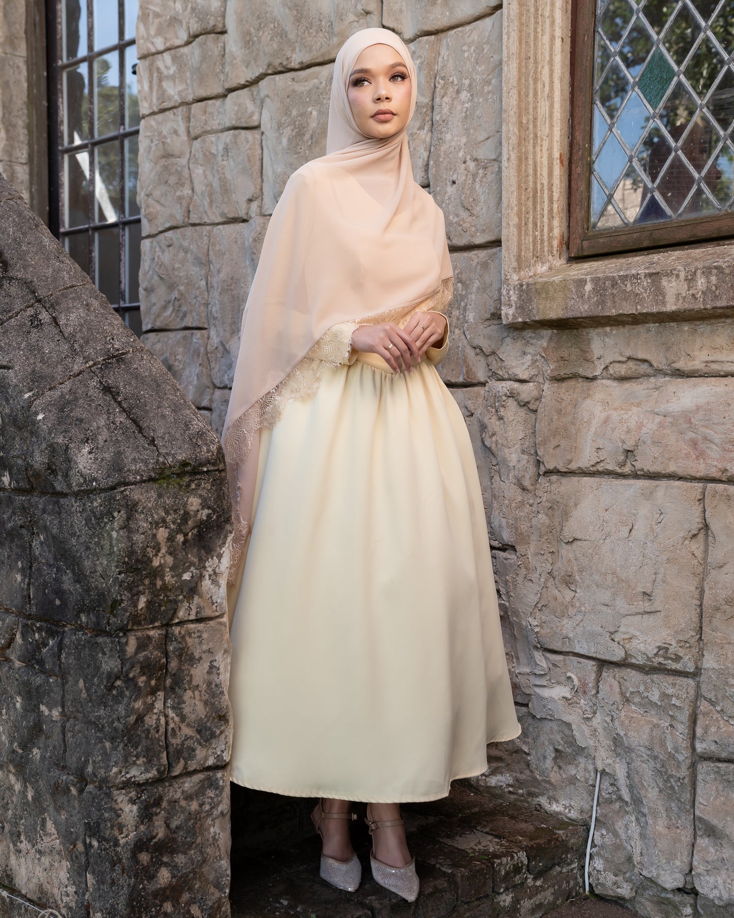 Chai latte - Chantilly Lace hijab