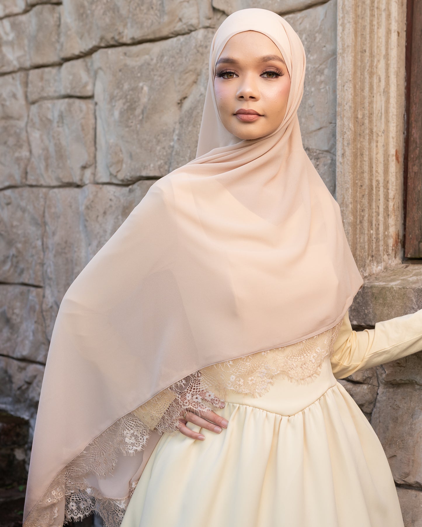 Chai latte - Chantilly Lace hijab