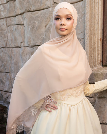 Chai latte - Chantilly Lace hijab